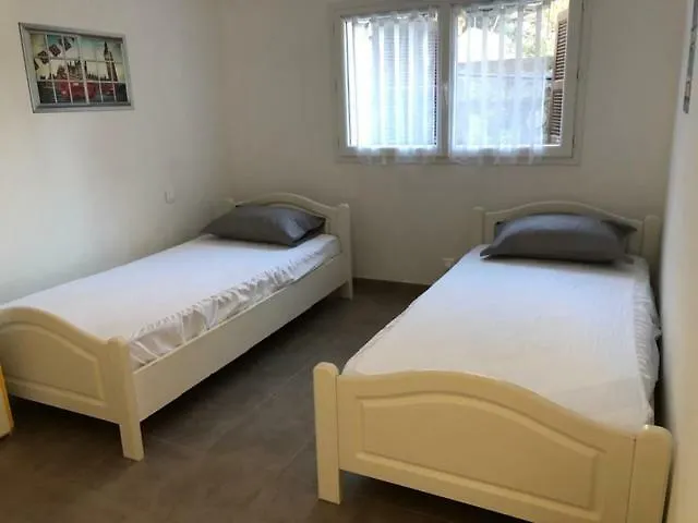 Lucie Paul Rez De Jardin A Mela