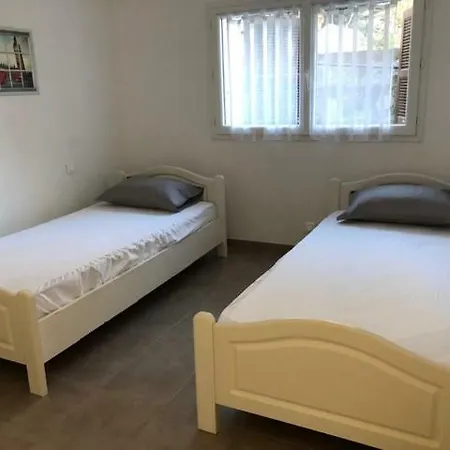 Lucie Paul Rez De Jardin A Mela